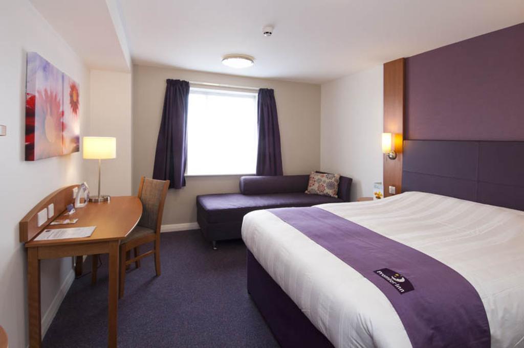 Premier Inn Newcastle - Metro Centre Гейтсхед Екстериор снимка